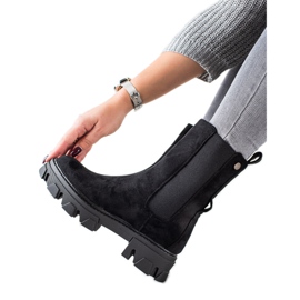 Sweet Shoes Divatos fekete csizma a platformon Sweet Shoes Divatos fekete csizma a platformon