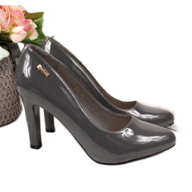 A szivattyúk a Sergio Leone W SK3P oszlopon lakkozva szürke színűek