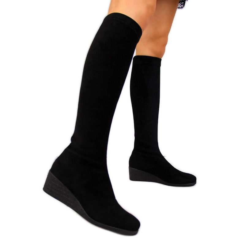 Fekete velúr csizma a Filippo W PAW299 ékre