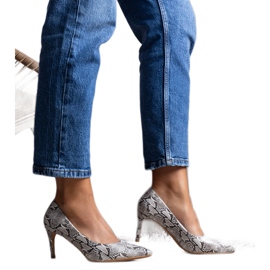 Bézs színű szivattyúk Nickle kígyóbőr mintával Bézs színű szivattyúk Nickle kígyóbőr mintával