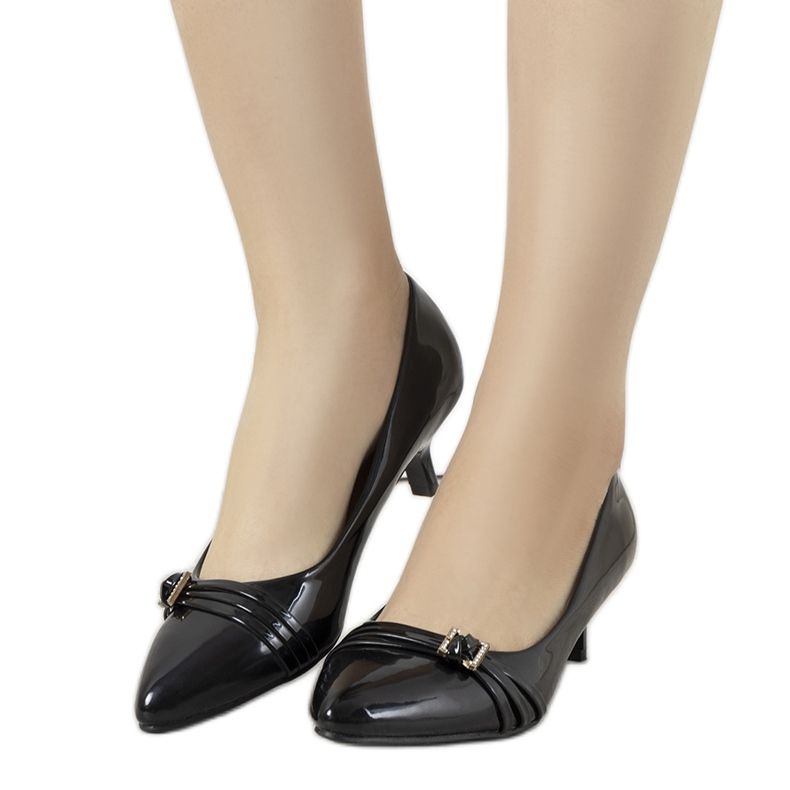 Fekete szivattyúk Majora alacsony sarkán