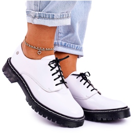 Női Oxfords Maciejka bőrcipő lakkozott fehér 04087-11