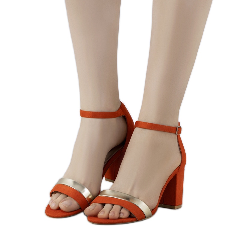 Narancssárga szandál a Kino posztón