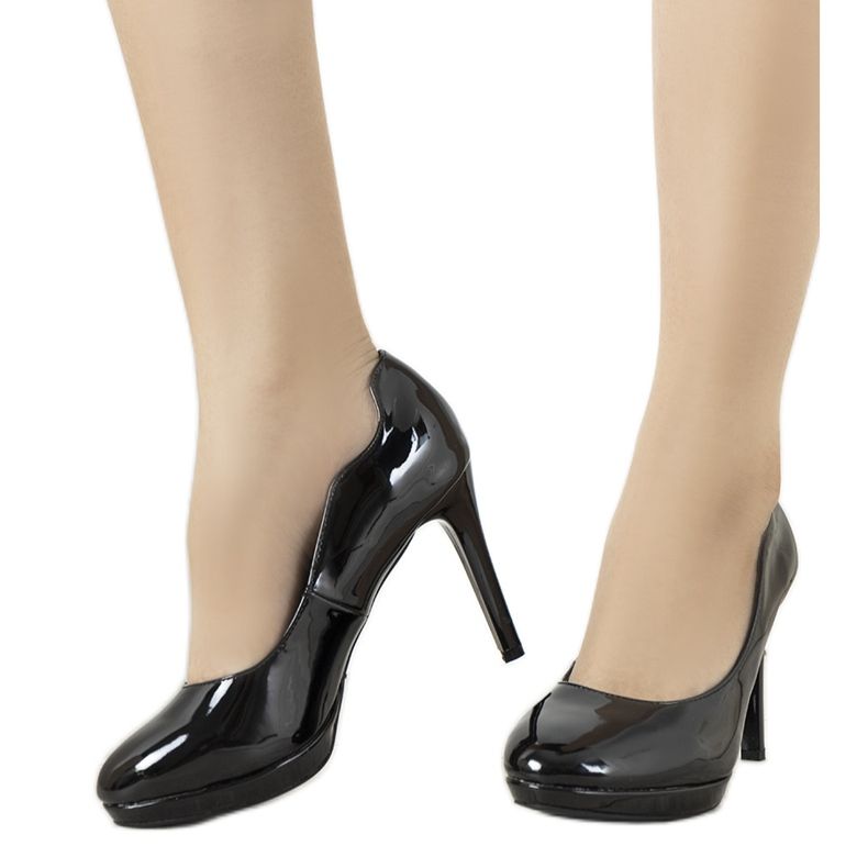 Fekete lakkozott szivattyúk Joleen sarkán