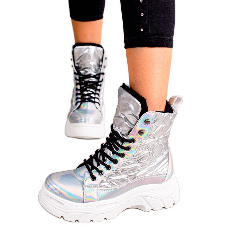 Ezüst csizma a VINCEZA platformon