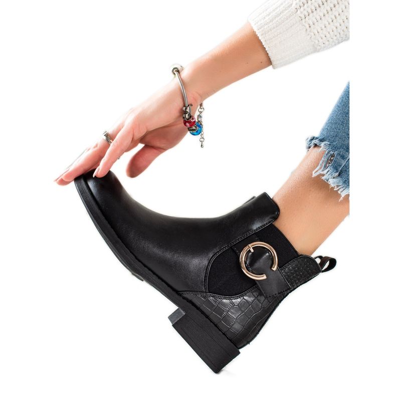 TRENDI Csizma Aranycsattal fekete