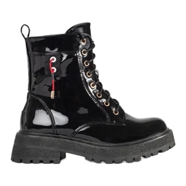 Lakkozott fűzős csizmák fekete