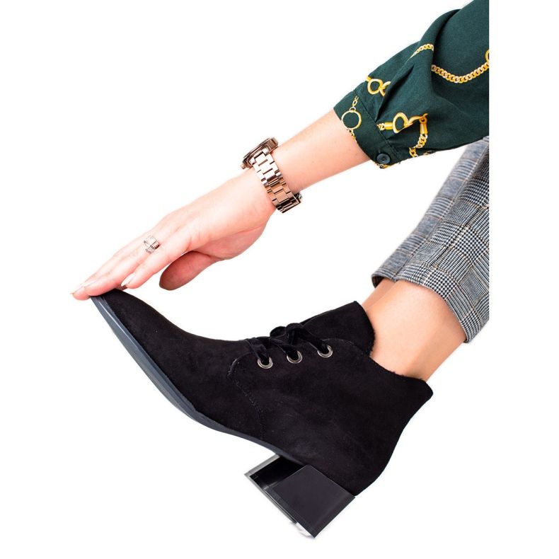 A márka alacsony sarkú csizmái Sergio Leone fekete