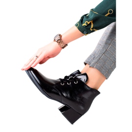 A márka alacsony sarkú csizmái Sergio Leone fekete