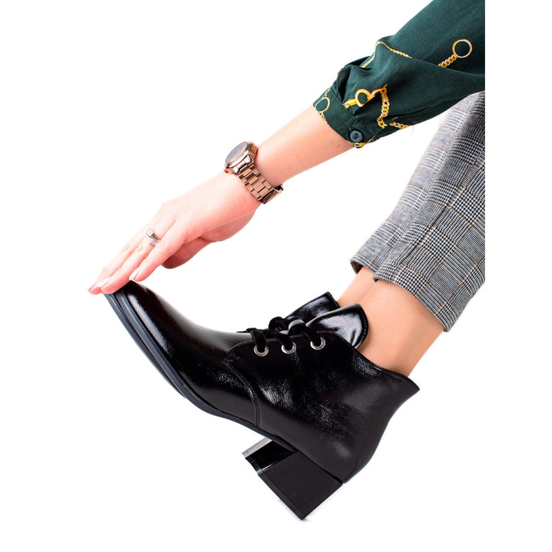 A márka alacsony sarkú csizmái Sergio Leone fekete