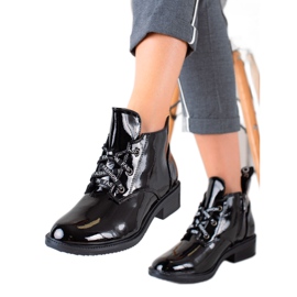 TRENDI Elegáns lakkozott csizma fekete TRENDI Elegáns lakkozott csizma fekete