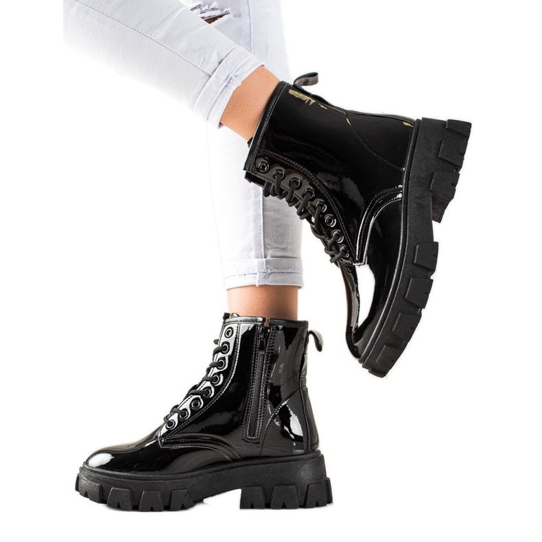 Sergio Todzi Fekete Trapperek a Platformon