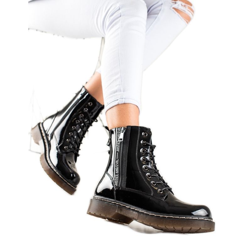 W. Potocki Fekete lakkozott csizma a Potockitól W. Potocki Fekete lakkozott csizma a Potockitól