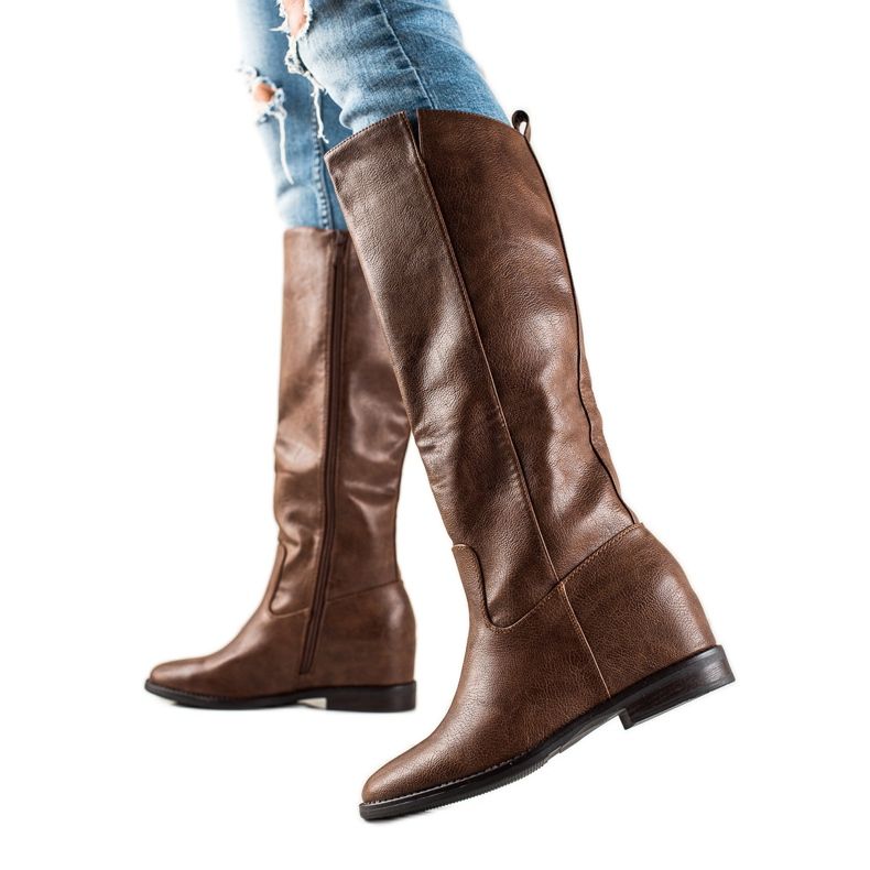 TRENDI Barna ékes csizma