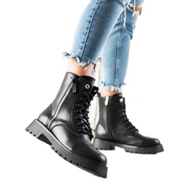 TRENDI Divatos Black Trappers fekete