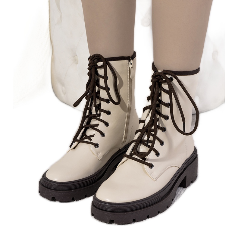 Bézs színű hőszigetelt csizma vastag Dena talpon