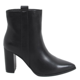 Csizmák a Viva Black poszton fekete