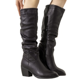 Fekete csizma a Landry poszton