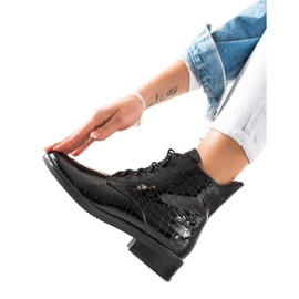 TRENDI Stílusos csizma mintával fekete