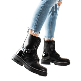 TRENDI Fekete munkások csattal TRENDI Fekete munkások csattal