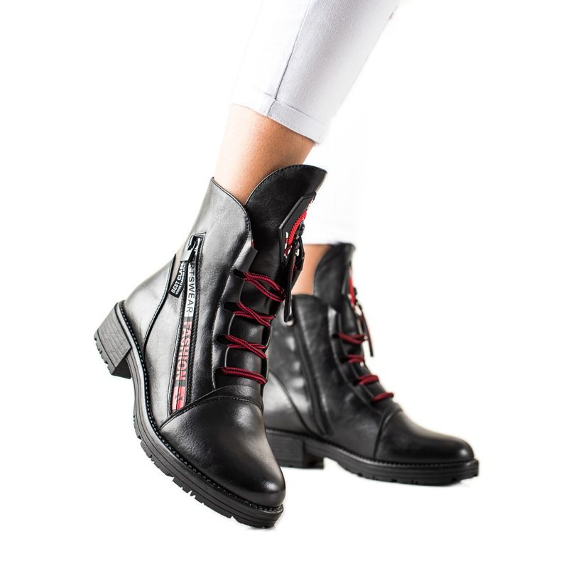 W. Potocki Divatmunkások Potocki fekete