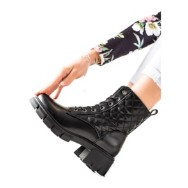 Bestelle Klasszikus steppelt trapperek fekete