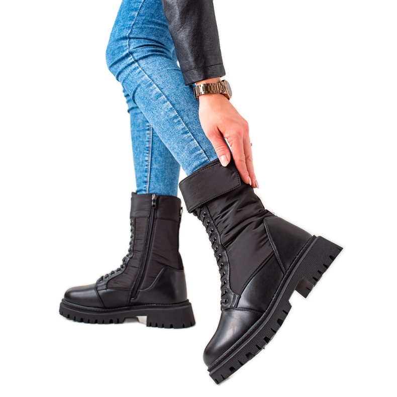 Weide Fűzős magas csizma fekete