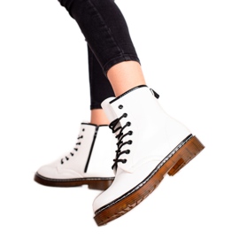 Lucky Shoes Kényelmes fehér csapdázók