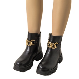 Fekete bélelt bokacsizma lánccal a Kathlyntól