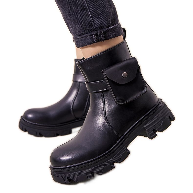 Fekete szigetelt csizma Millikin tasakkal Fekete szigetelt csizma Millikin tasakkal