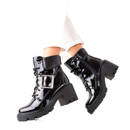 Evento Lakkozott munkások magassarkúban fekete Evento Lakkozott munkások magassarkúban fekete