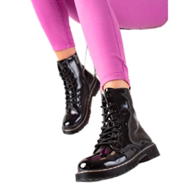 Small Swan Klasszikus lakkozott túrabakancs fekete