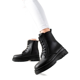 TRENDI Klasszikus fekete trapperek a platformon TRENDI Klasszikus fekete trapperek a platformon