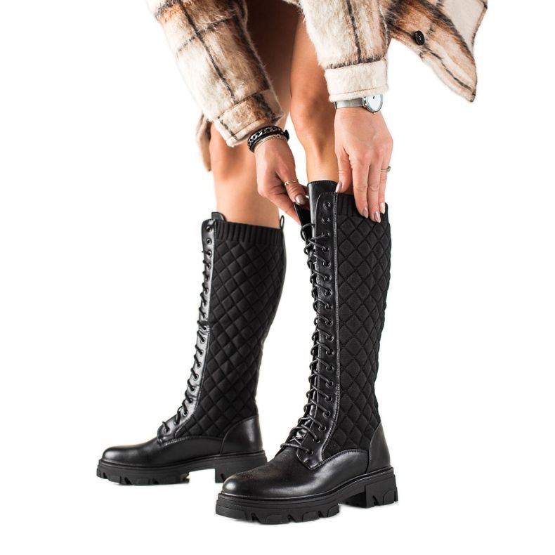 TRENDI Steppelt munkáscsizma fekete