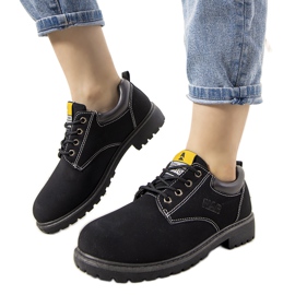 Fekete cipő vastag Pelland talpon