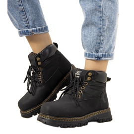 Fekete, hőszigetelt női csizma a Liviától