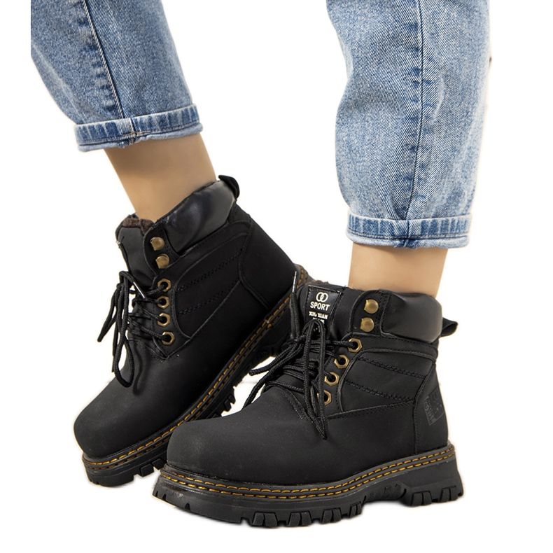 Fekete, hőszigetelt női csizma a Liviától Fekete, hőszigetelt női csizma a Liviától