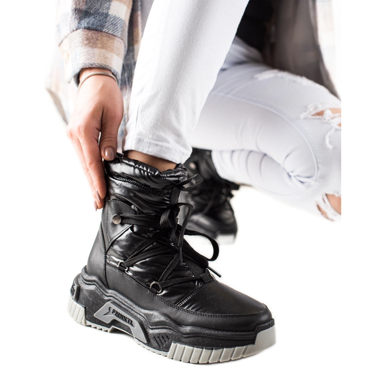 TRENDI Fűzős fekete hócsizma