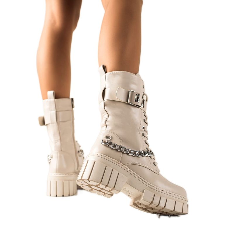 TRENDI Csizma lánccal bézs