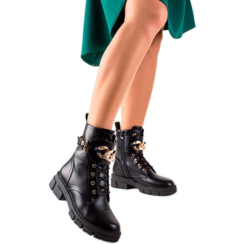 TRENDI Stílusos csizma csapdák Eco bőrből fekete