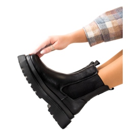 Filippo Fekete Chelsea csizma a platformon