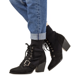 Fekete női zoknis csizma az Arenastól