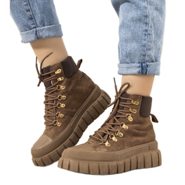 Barna színű hőszigetelt női fűzős csizma a Calabresi cégtől