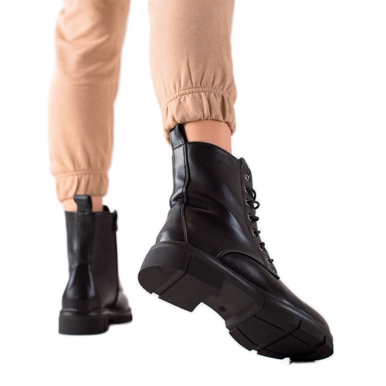 Ideal Shoes Klasszikus Workers Trappers fekete