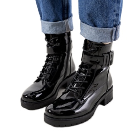 Fekete patentos Puga hőszigetelt csizma