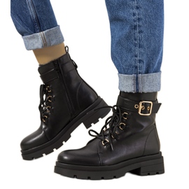 Fekete szigetelt csizma az Adomo-tól Fekete szigetelt csizma az Adomo-tól