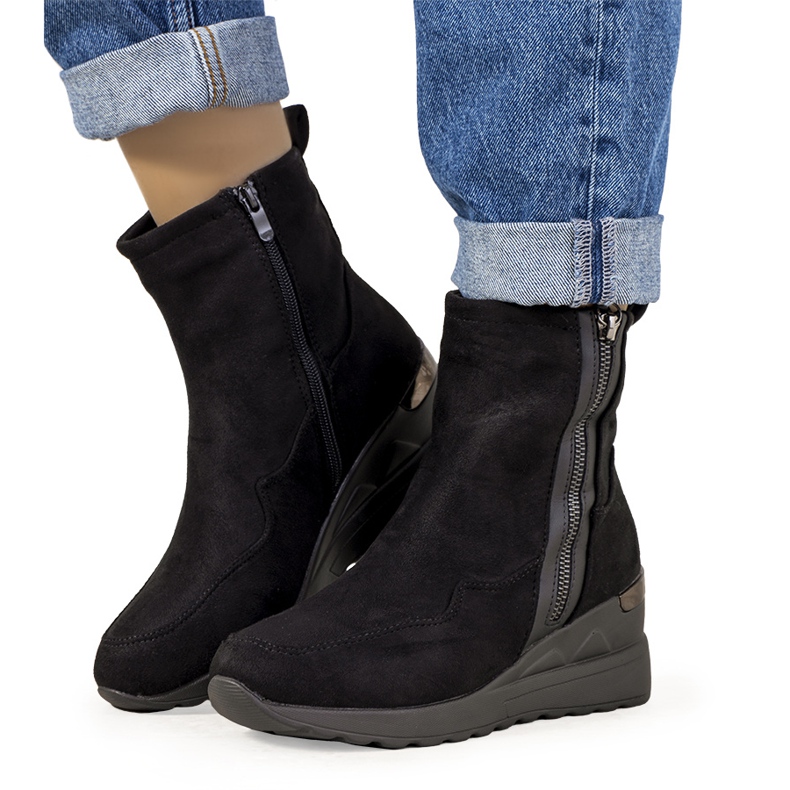 Fekete szigetelt ékcsizma a Valdez márkától Fekete szigetelt ékcsizma a Valdez márkától