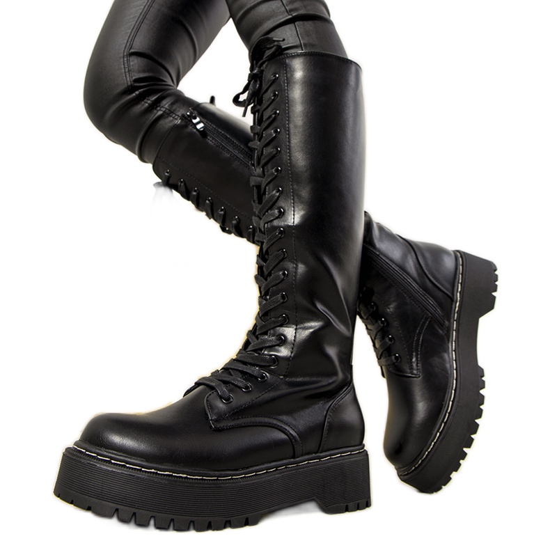 Fekete szigetelt női csizma a Patino márkától