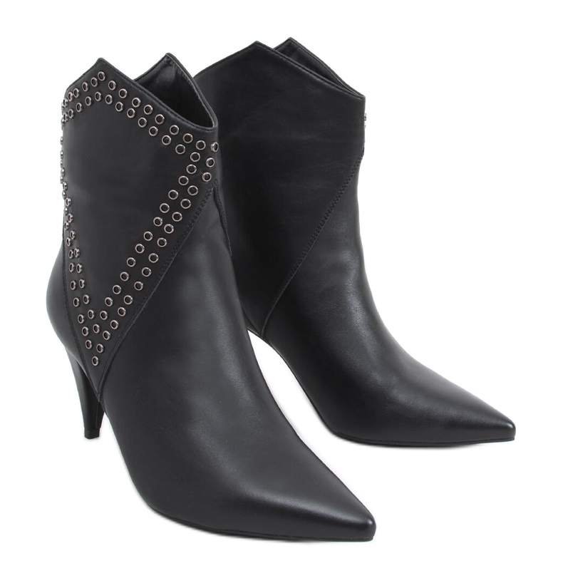 Girme fekete magas sarkú csizma