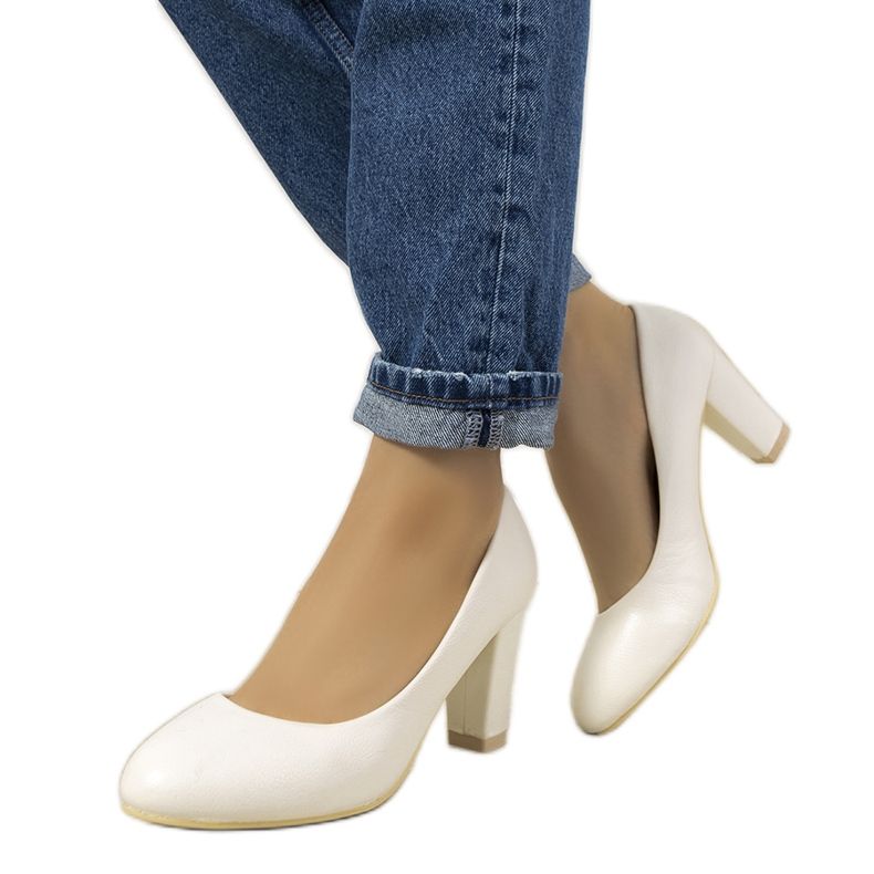 Fehér szivattyúk az Unos poszton